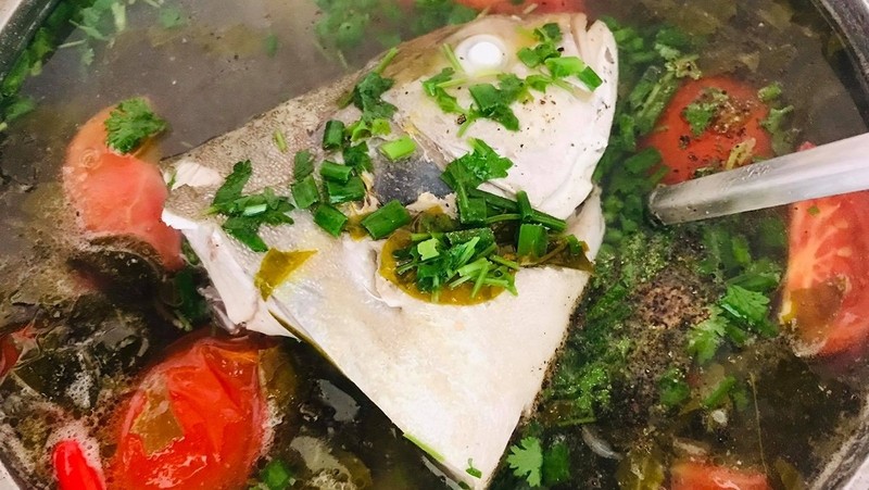 Canh chua cá cam là một món ăn ngon đầy hấp dẫn