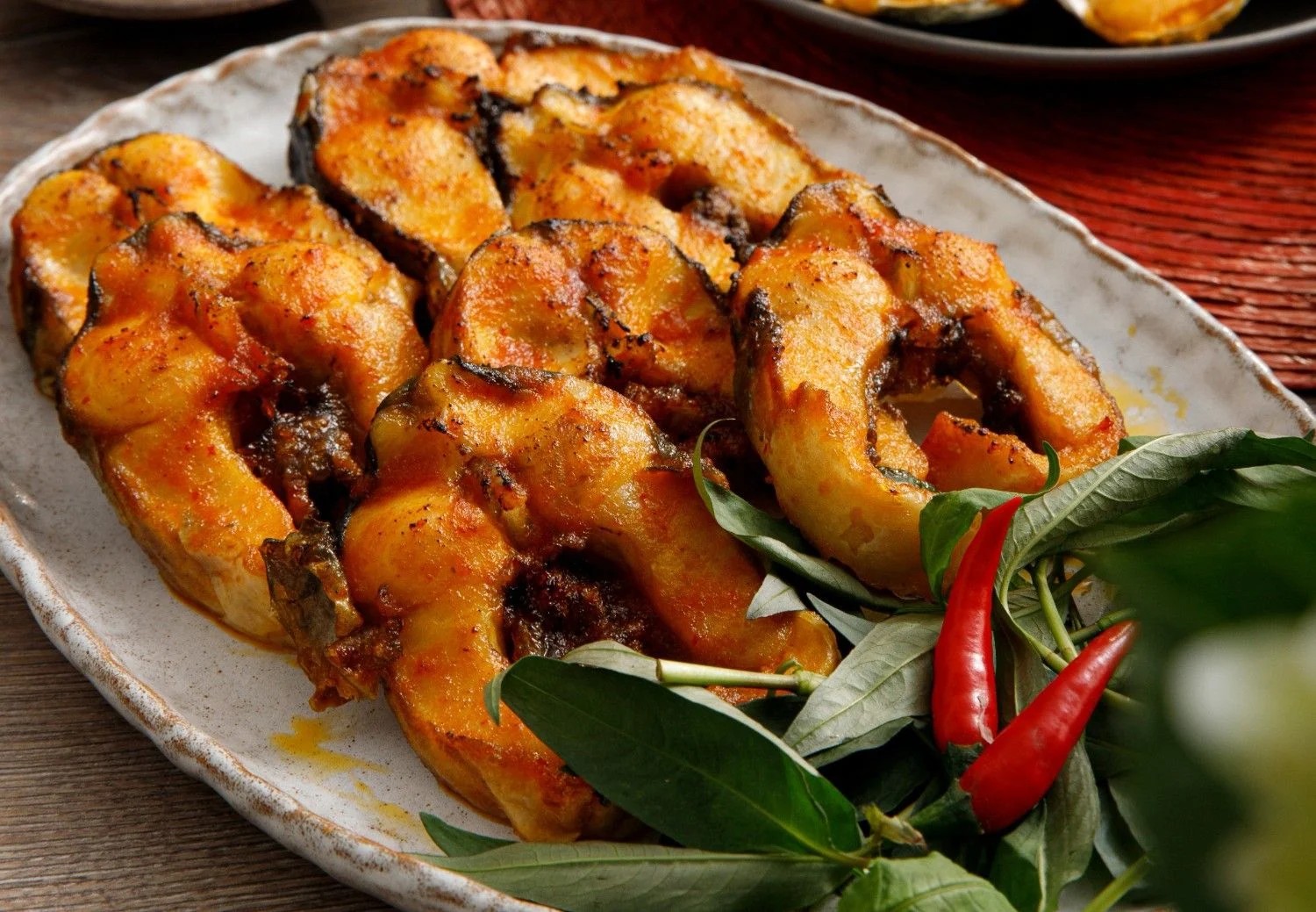 Cá tầm nướng muối ớt thơm lừng, hấp dẫn